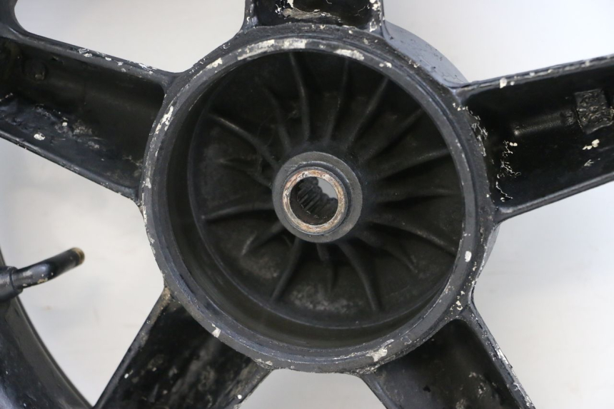 photo de CERCHIO POSTERIORE MBK BOOSTER SPIRIT 50 (2004 - 2017) - Primo piano tecnico