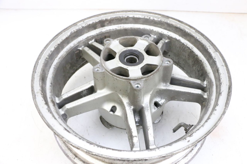 photo de CERCHIO POSTERIORE SUZUKI BURGMAN EXECUTIVE ABS 650 (2006 - 2012) - Primo piano ad alta risoluzione