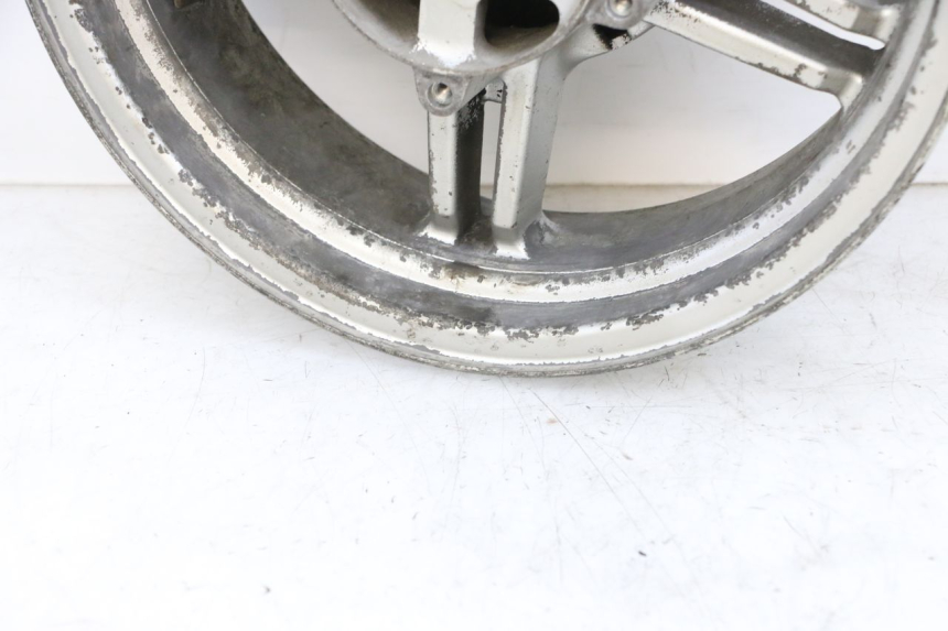 photo de CERCHIO POSTERIORE SUZUKI BURGMAN EXECUTIVE ABS 650 (2006 - 2012) - Zoom sullo stato d'uso