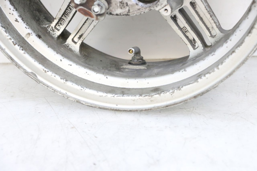 photo de CERCHIO POSTERIORE SUZUKI BURGMAN EXECUTIVE ABS 650 (2006 - 2012) - Dettagli dei punti di fissaggio