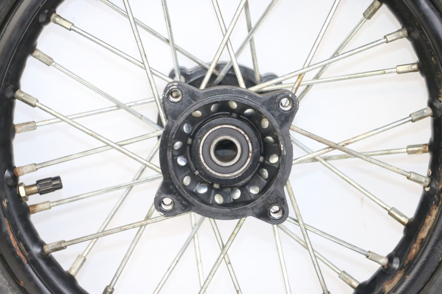 photo de CERCHIO POSTERIORE KSR RACING DRIFT 140 - Caratteristiche distintive