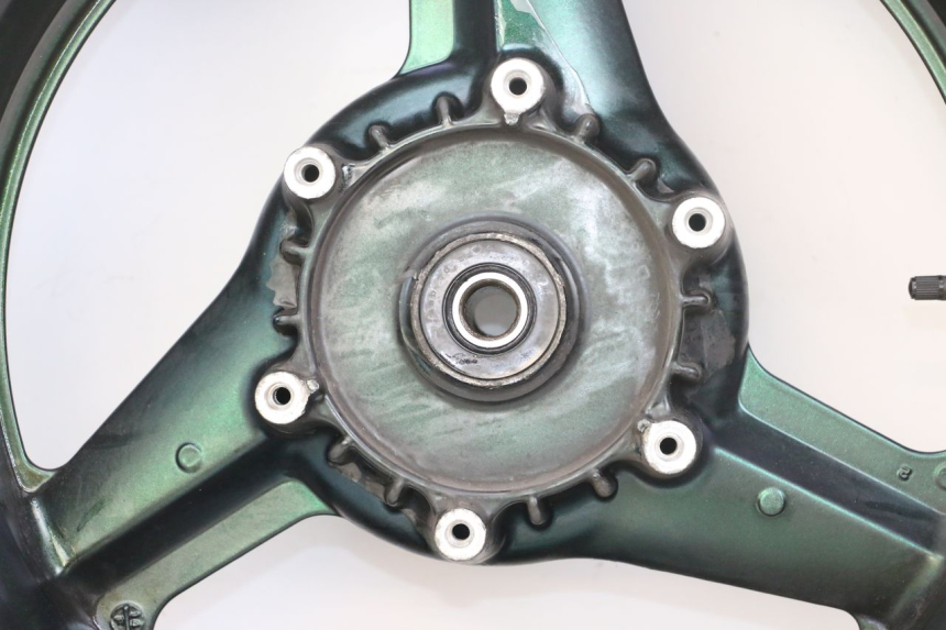 photo de CERCHIO POSTERIORE HONDA CBR F 1000 (1993 - 1996) - Primo piano ad alta risoluzione