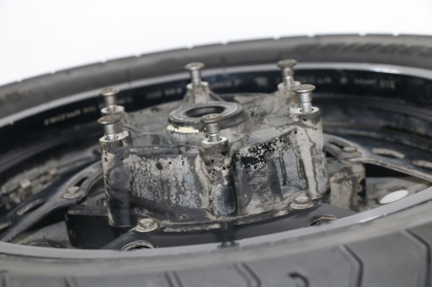 photo de CERCHIO POSTERIORE HONDA VF 1000 (1984 - 1988)