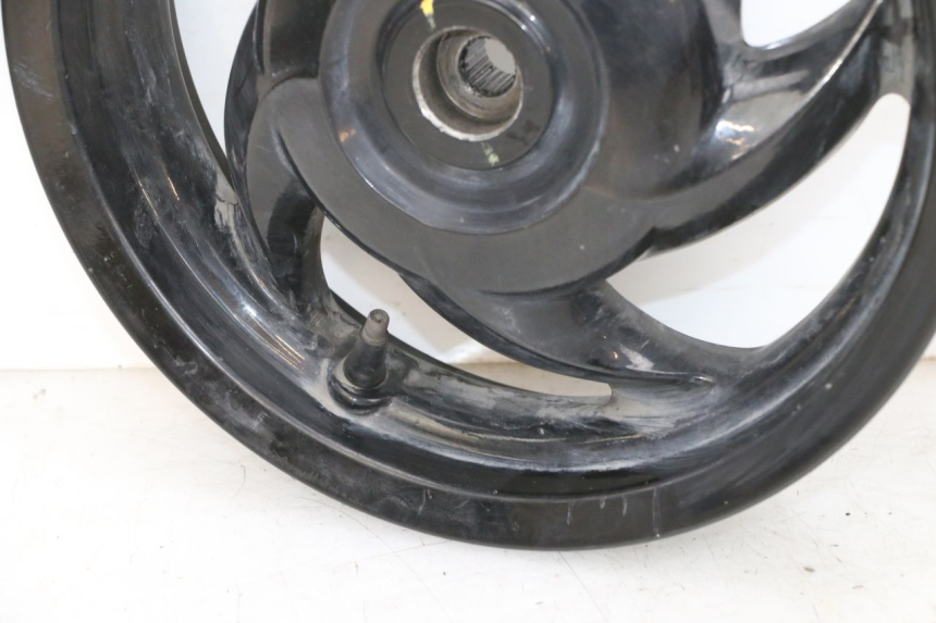 photo de CERCHIO POSTERIORE PIAGGIO NEW TYPHOON 50 (2018 - 2021) - Dettagli dei punti di fissaggio