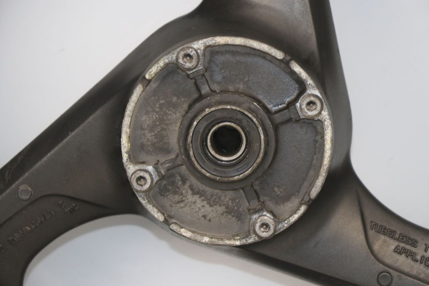 photo de CERCHIO POSTERIORE HONDA VTR F FIRESTORM 1000 (1997 - 2001) - Zoom sui componenti