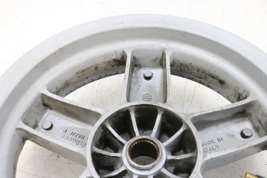 photo de CERCHIO POSTERIORE PIAGGIO X8 125 (2004 - 2007) - Primo piano tecnico