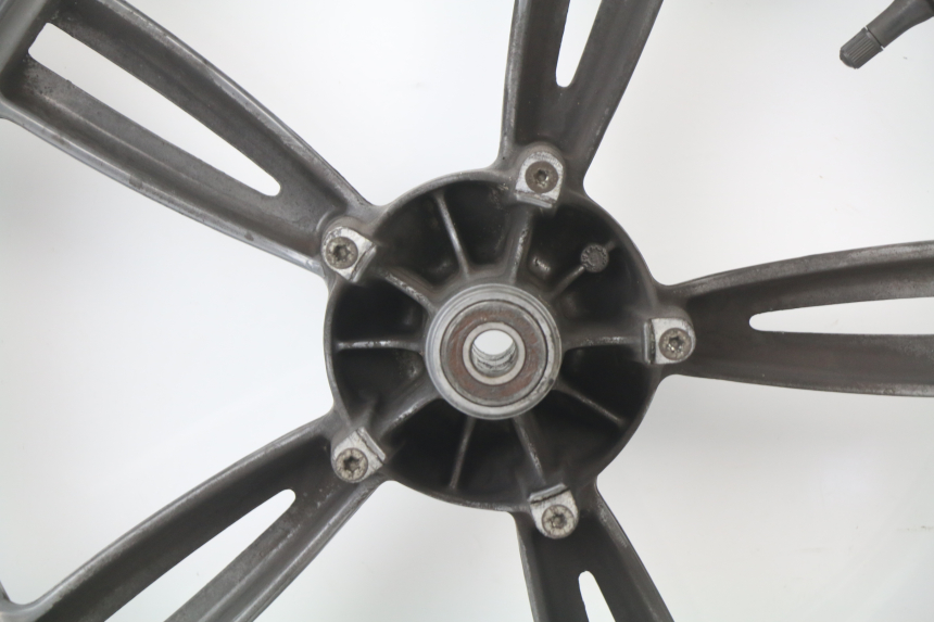 photo de CERCHIO ANTERIORE PEUGEOT LOOXOR 125 (2002 - 2006) - Stato della superficie e materiale