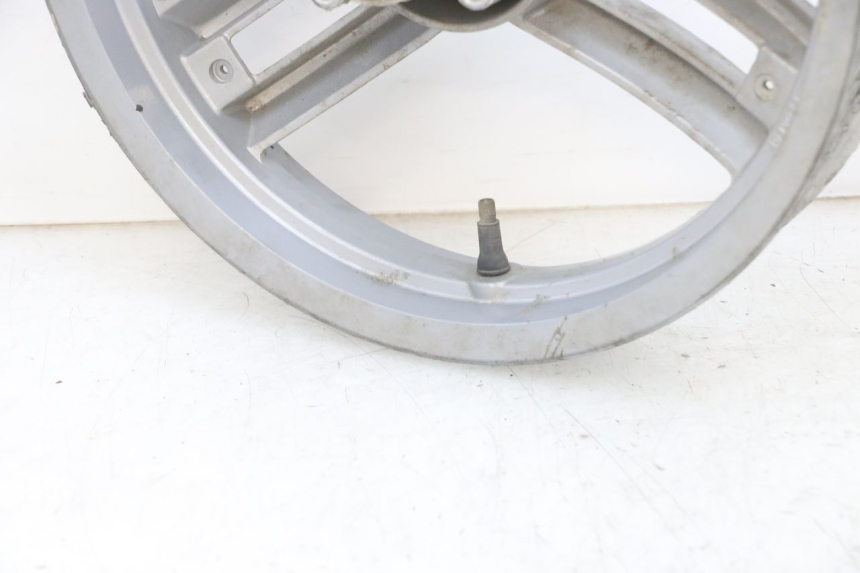 photo de CERCHIO ANTERIORE PEUGEOT LUDIX 50 (2008 - 2017) - Primo piano ad alta risoluzione