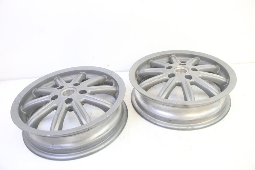 photo de CERCHIO ANTERIORE PIAGGIO MP3 LT 400 (2007 - 2012) - Altra vista dell'articolo