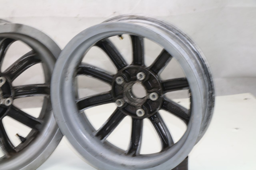 photo de CERCHIO ANTERIORE PIAGGIO MP3 LT 400 (2007 - 2012)