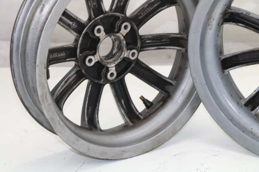 photo de CERCHIO ANTERIORE PIAGGIO MP3 LT 400 (2007 - 2012)