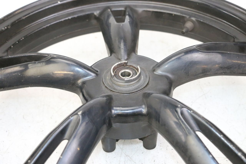 photo de CERCHIO ANTERIORE PEUGEOT TWEET PRO CARGO 50 (2018 - 2020) - Caratteristiche distintive