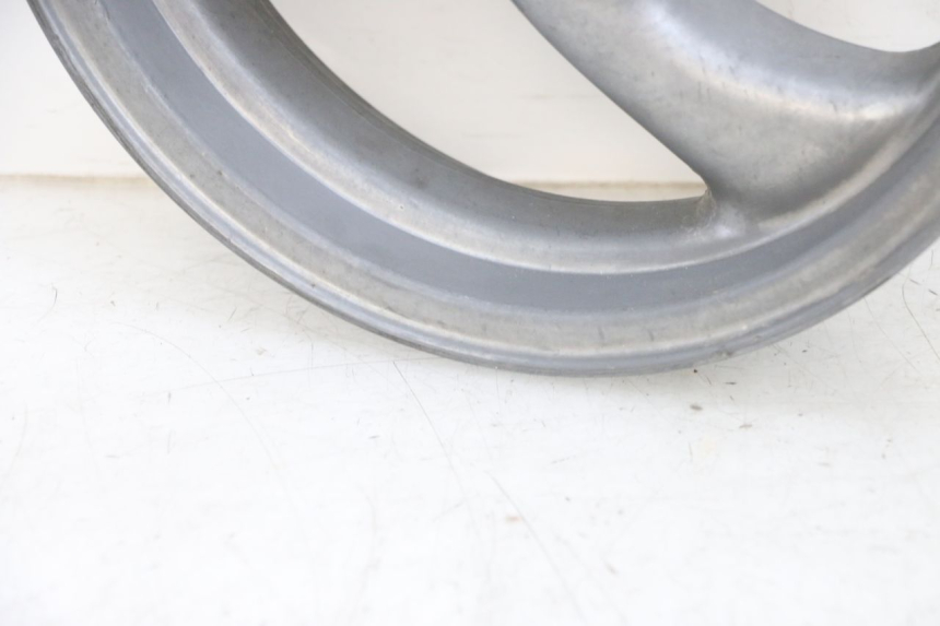 photo de CERCHIO ANTERIORE PEUGEOT VIVACITY 100 (1999 - 2008) - Altra vista dell'articolo