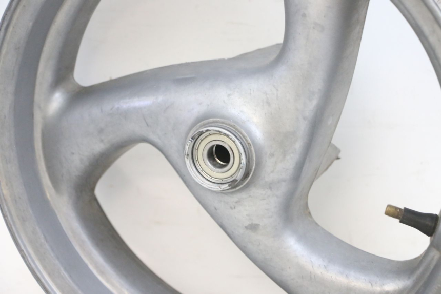 photo de CERCHIO ANTERIORE PEUGEOT VIVACITY 100 (1999 - 2008) - Caratteristiche distintive