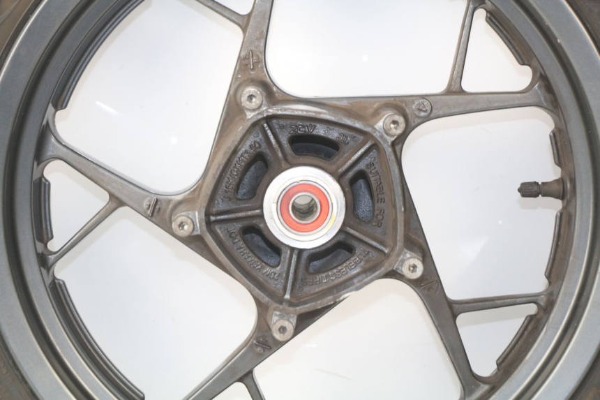 photo de CERCHIO ANTERIORE YAMAHA XMAX X-MAX ABS 125 (2014 - 2016) - Altra vista dell'articolo