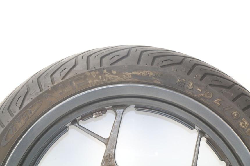 photo de CERCHIO ANTERIORE YAMAHA XMAX X-MAX ABS 125 (2014 - 2016) - Caratteristiche distintive