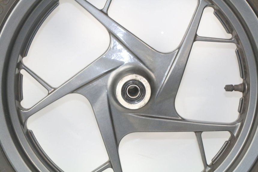 photo de CERCHIO ANTERIORE YAMAHA XMAX X-MAX ABS 125 (2014 - 2016) - Dettagli dei punti di fissaggio