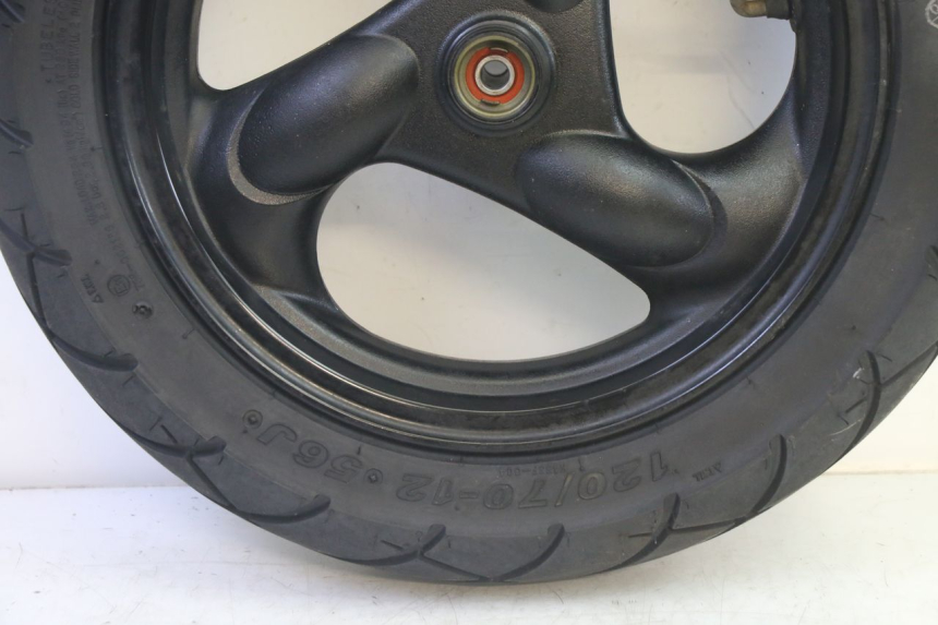 photo de CERCHIO ANTERIORE E PNEUMATICO KYMCO AGILITY 4T 50 (2018 - 2022) - Zoom sullo stato d'uso