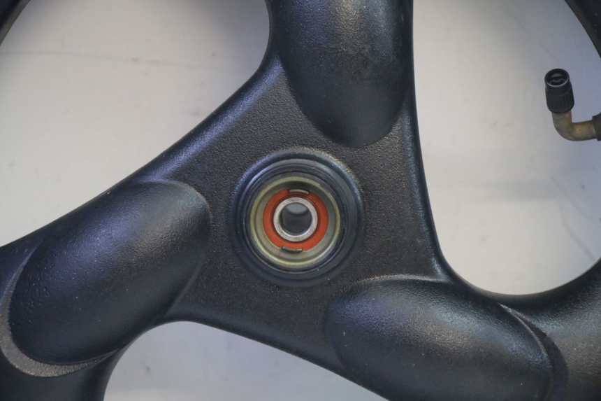 photo de CERCHIO ANTERIORE E PNEUMATICO KYMCO AGILITY 4T 50 (2018 - 2022) - Altra angolazione