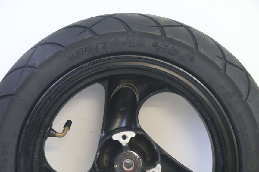 photo de CERCHIO ANTERIORE E PNEUMATICO KYMCO AGILITY 4T 50 (2018 - 2022) - Dettagli dei punti di fissaggio