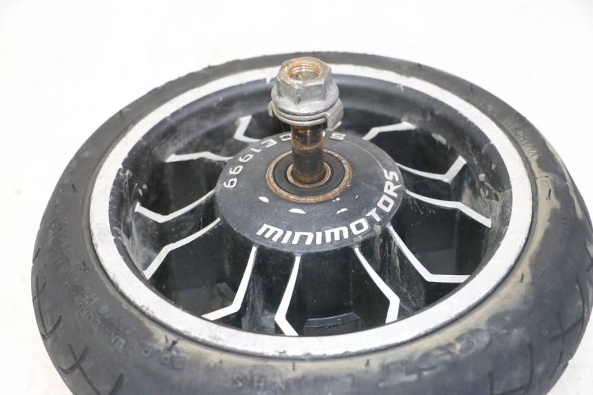 photo de CERCHIO ANTERIORE E PNEUMATICO DUALTRON AMINIA 1