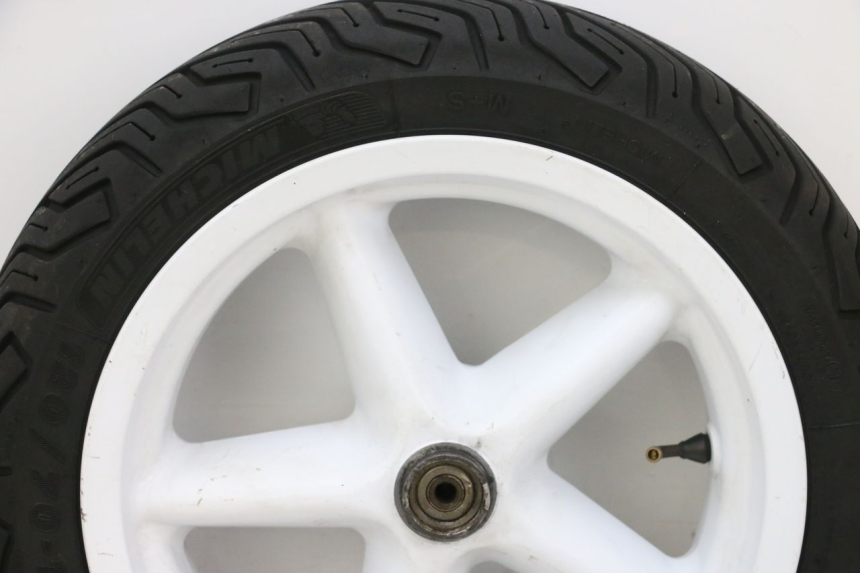 photo de CERCHIO ANTERIORE E PNEUMATICO MBK BOOSTER SPIRIT NAKED 50 (2004 - 2017) - Zoom sui componenti