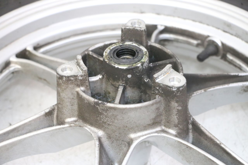 photo de CERCHIO ANTERIORE E PNEUMATICO SUZUKI BURGMAN 125 (2007 - 2014)