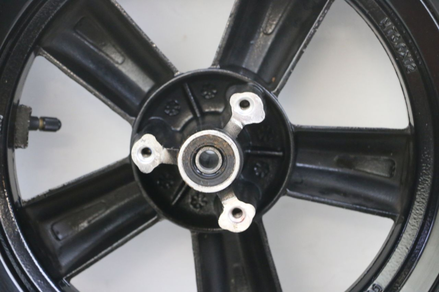 photo de CERCHIO ANTERIORE E PNEUMATICO SYM CROX 4T 50 (2016 - 2023) - Zoom sui componenti