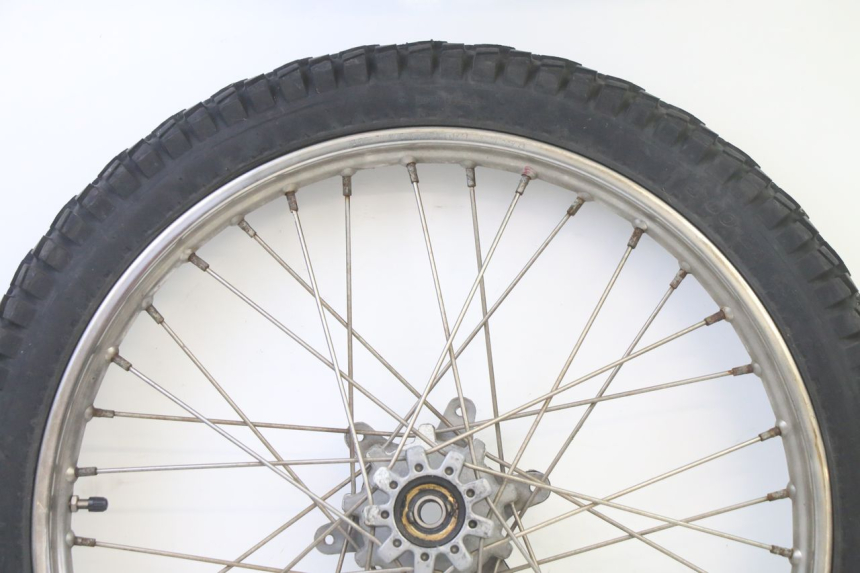 photo de CERCHIO ANTERIORE E PNEUMATICO APRILIA ETX 125 (1998 - 2002)