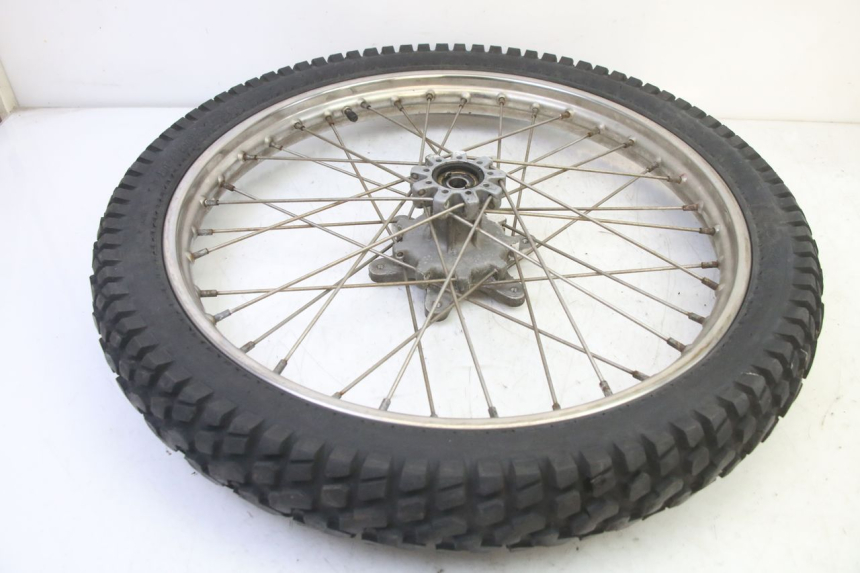 photo de CERCHIO ANTERIORE E PNEUMATICO APRILIA ETX 125 (1998 - 2002)