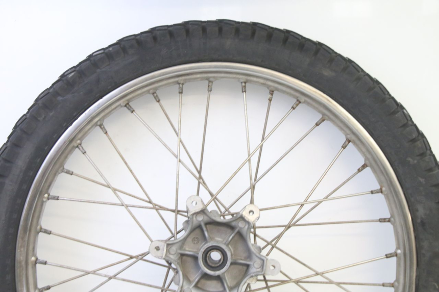 photo de CERCHIO ANTERIORE E PNEUMATICO APRILIA ETX 125 (1998 - 2002)