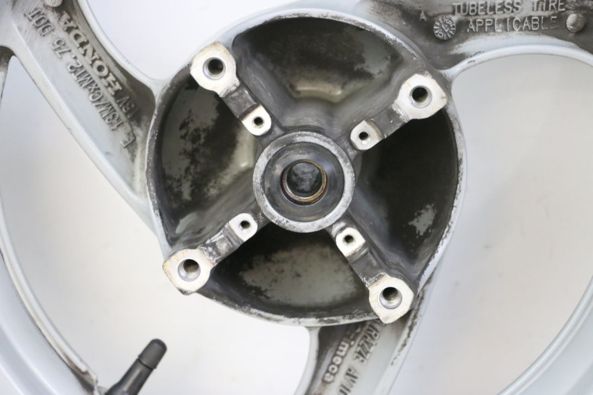 photo de CERCHIO ANTERIORE E PNEUMATICO HONDA FES S-WING SWING ABS 125 (2007 - 2015)