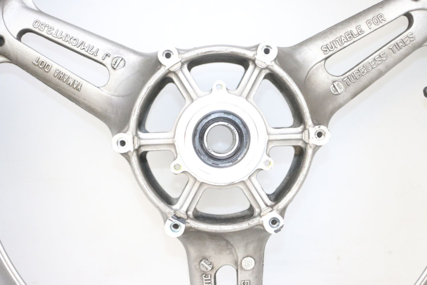 photo de CERCHIO ANTERIORE E PNEUMATICO YAMAHA FJR ABS 1300 (2006 - 2012) - Ispezione visiva dettagliata