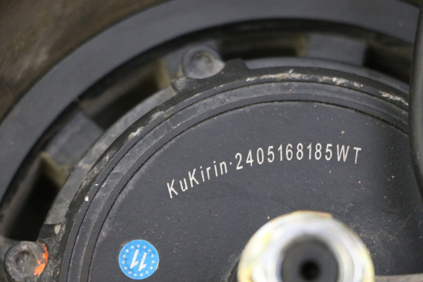 photo de CERCHIO ANTERIORE E PNEUMATICO KUKIRIN G2 MASTER 1