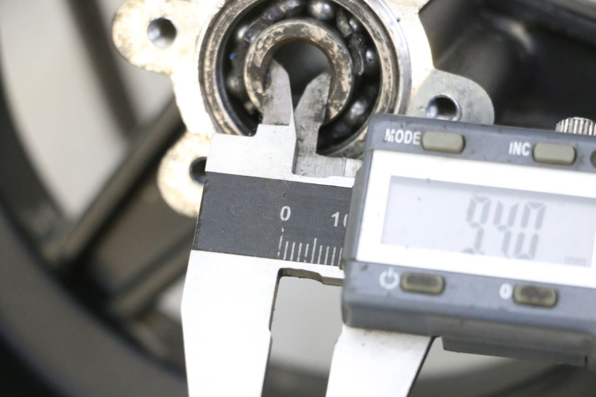 photo de CERCHIO ANTERIORE E PNEUMATICO HITWAY H5 1