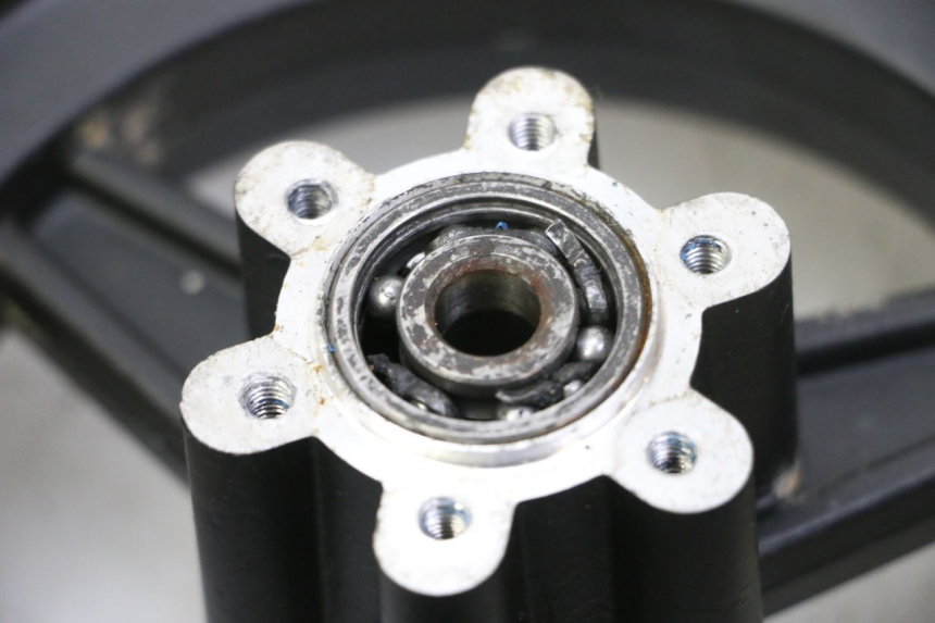 photo de CERCHIO ANTERIORE E PNEUMATICO HITWAY H5 1