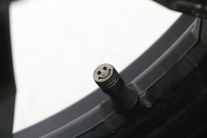 photo de CERCHIO ANTERIORE E PNEUMATICO SYM JET 14 4T 50 (2018 - 2022)