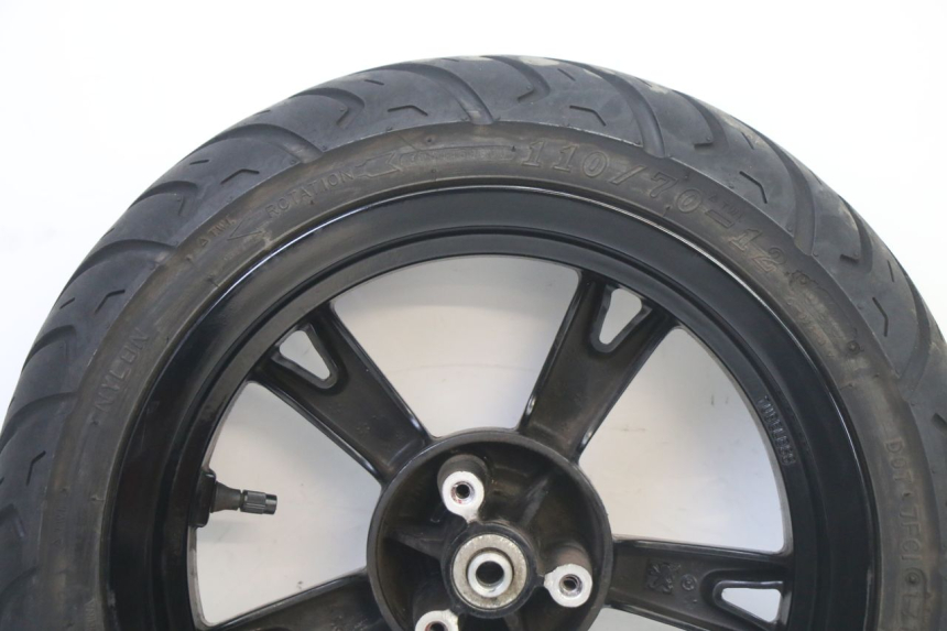 photo de CERCHIO ANTERIORE E PNEUMATICO PEUGEOT KISBEE 2T 50 (2010 - 2017)