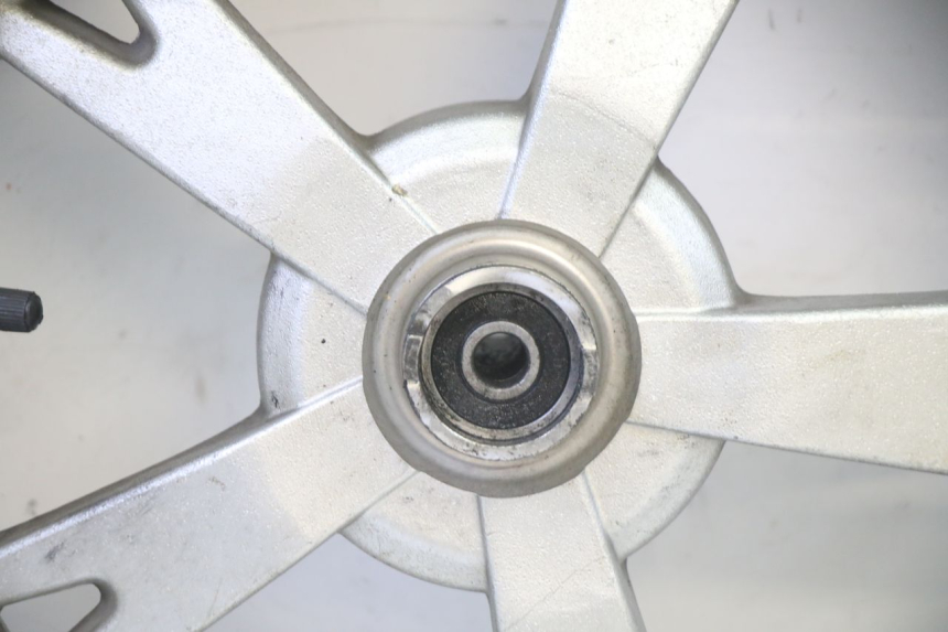 photo de CERCHIO ANTERIORE E PNEUMATICO PEUGEOT KISBEE 4T 50 (2018 - 2022)