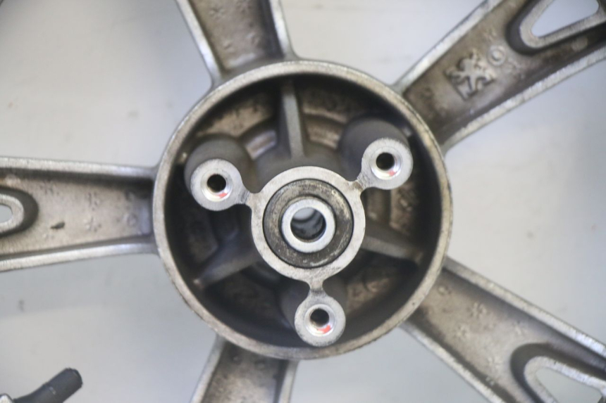 photo de CERCHIO ANTERIORE E PNEUMATICO PEUGEOT KISBEE 4T 50 (2018 - 2022)