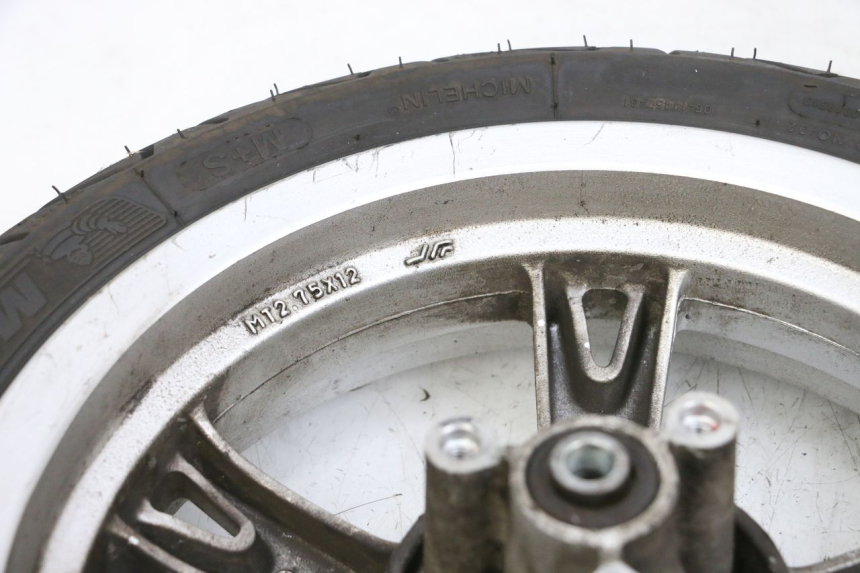 photo de CERCHIO ANTERIORE E PNEUMATICO PEUGEOT KISBEE 4T 50 (2010 - 2017)