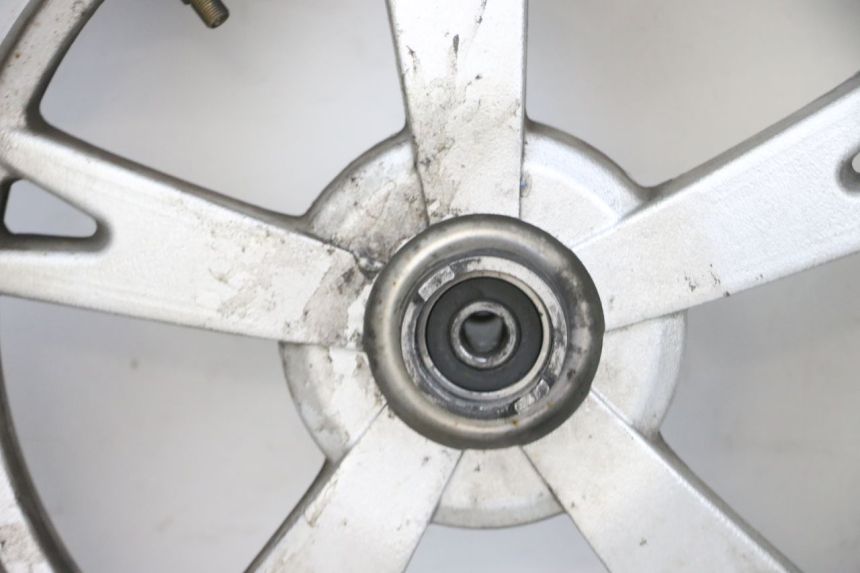 photo de CERCHIO ANTERIORE E PNEUMATICO PEUGEOT KISBEE 4T 50 (2010 - 2017)