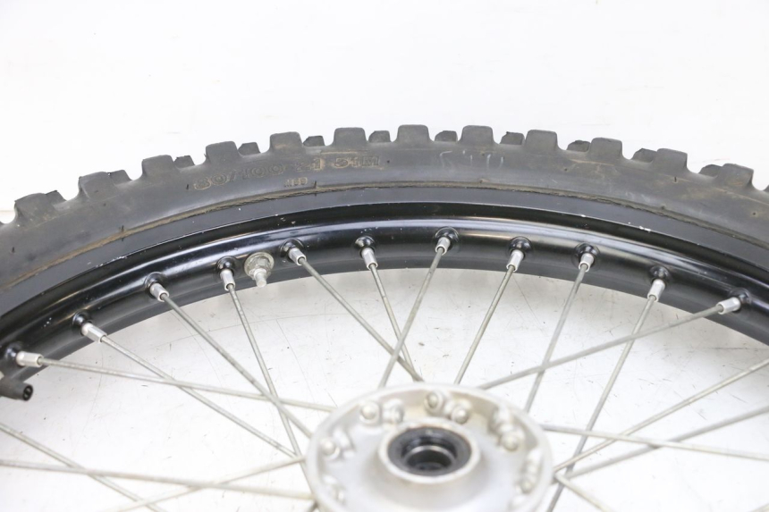 photo de CERCHIO ANTERIORE E PNEUMATICO KAWASAKI KXF KX-F 250 (2017 - 2019) - Stato della superficie e materiale