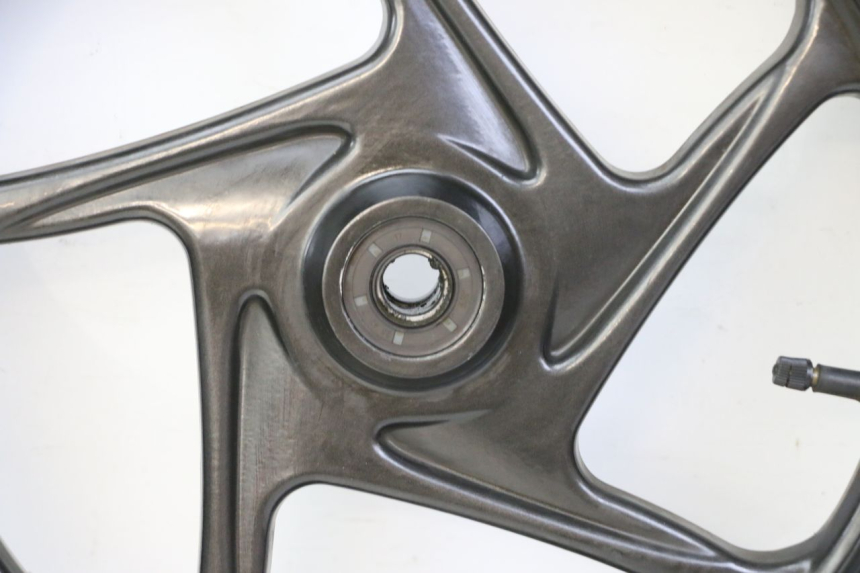 photo de CERCHIO ANTERIORE E PNEUMATICO LIGIER PULSE 3 1 (2014 - 2020)