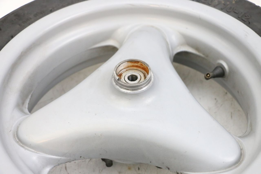 photo de CERCHIO ANTERIORE E PNEUMATICO YAMAHA NEO'S NEOS 2T 50 (1998 - 2007) - Primo piano tecnico