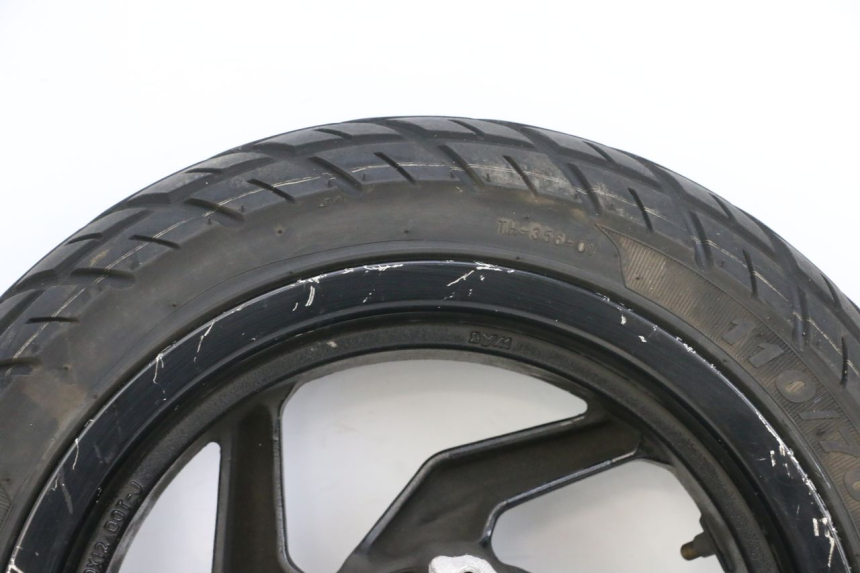 photo de CERCHIO ANTERIORE E PNEUMATICO SYM ORBIT III 3 4T 50 (2021 - 2025) - Zoom sui componenti