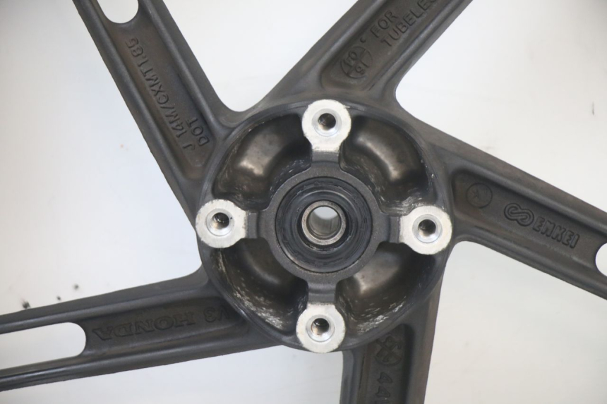 photo de CERCHIO ANTERIORE E PNEUMATICO HONDA PCX (JF57/JF64) 125 (2014 - 2018)