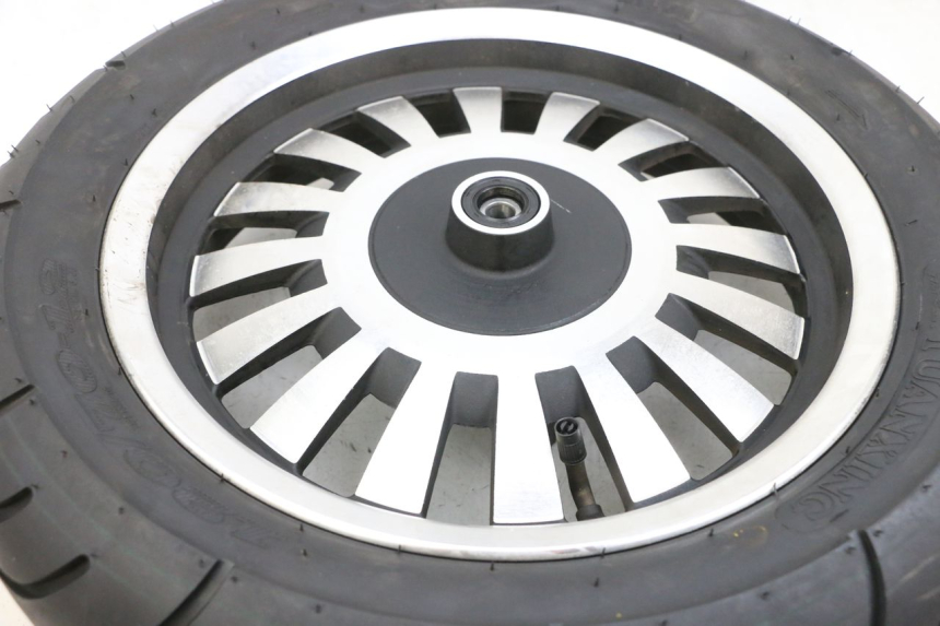 photo de CERCHIO ANTERIORE E PNEUMATICO EFUN PUSA 1 - Altra angolazione