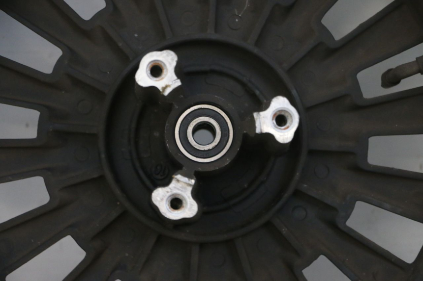 photo de CERCHIO ANTERIORE E PNEUMATICO EFUN PUSA 1 - Primo piano ad alta risoluzione