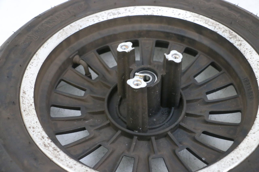 photo de CERCHIO ANTERIORE E PNEUMATICO EFUN PUSA 1 - Dettagli dei punti di fissaggio